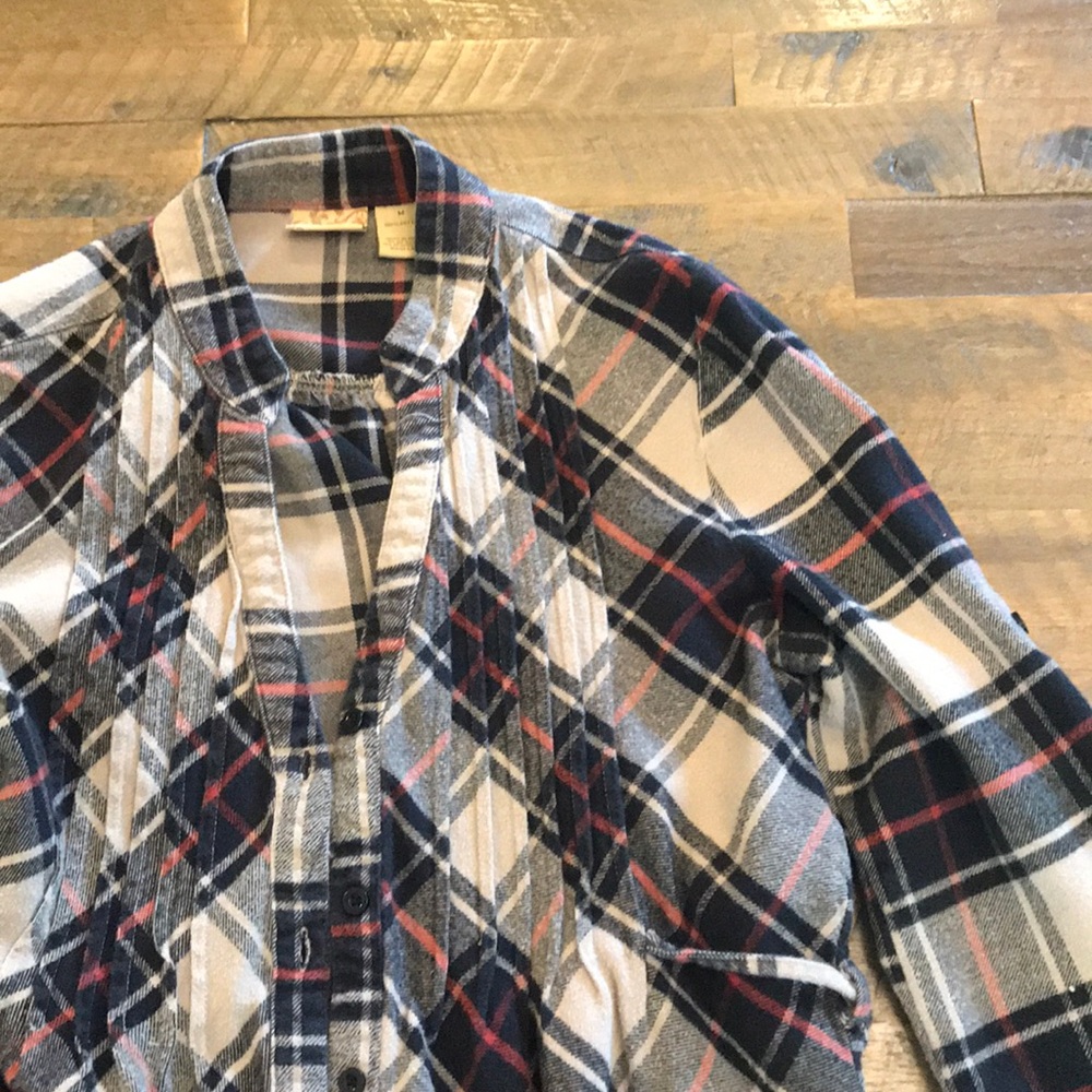 Plaid patterned tunic style button down.